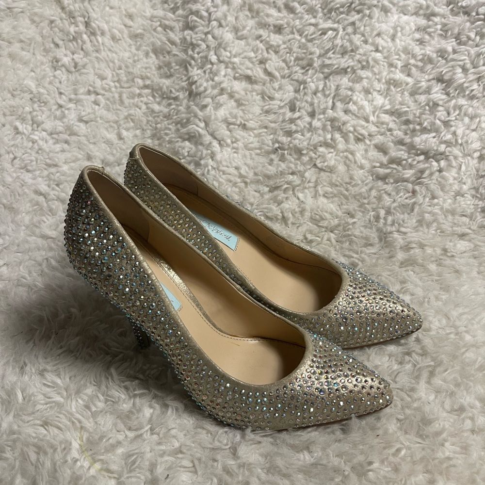 Betsey Johnson Blue .Champagne, Fabric Crystal Heels Shoes Size 8.5